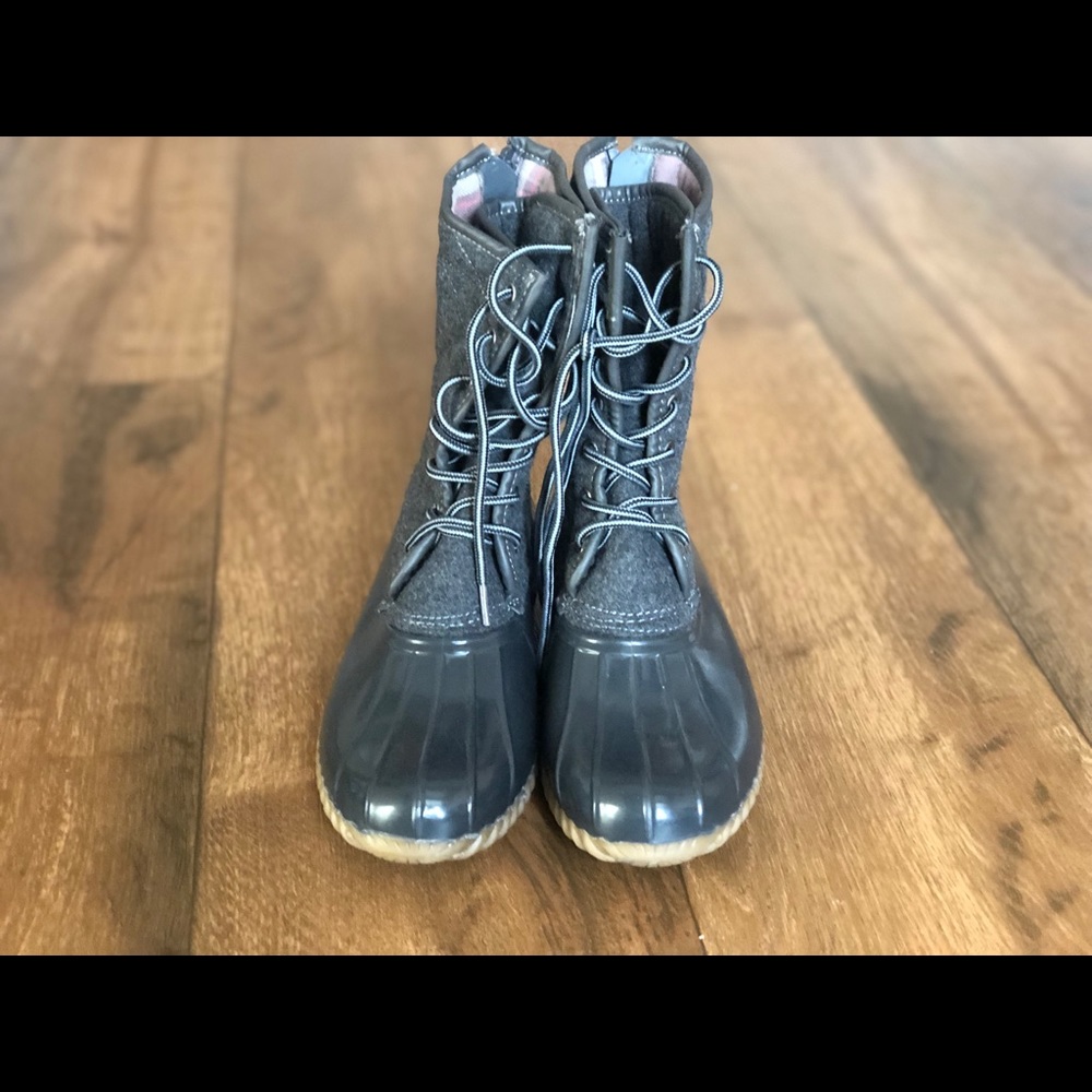 Duck boots 👢